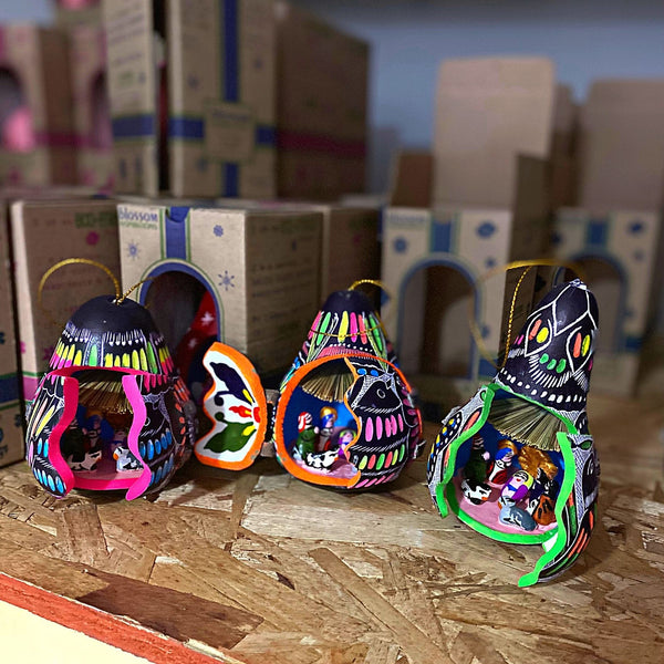 Retablo Nativity Gourd